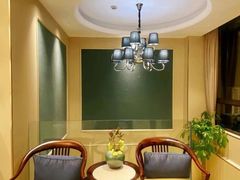 -莱蔻·圣灸堂·推拿艾灸(天山店)