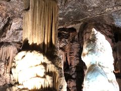 -波斯托伊纳溶洞