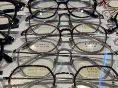-新视达眼镜店·蔡司·依视路(名镜苑店)