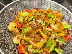 -东口码头·烧鸽子·鱼头泡饼·地方菜(金鹰悦城店)
