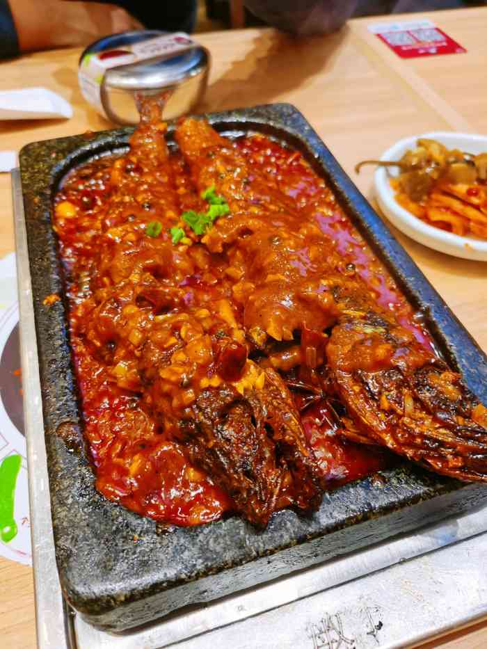 从高中的时候就爱吃它家,最好吃的就是石锅明太鱼和铁板豆腐,就饭吃