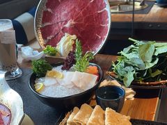 -湊湊火锅·茶憩(南京东路悦荟店)