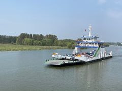 -微山湖红荷湿地景区