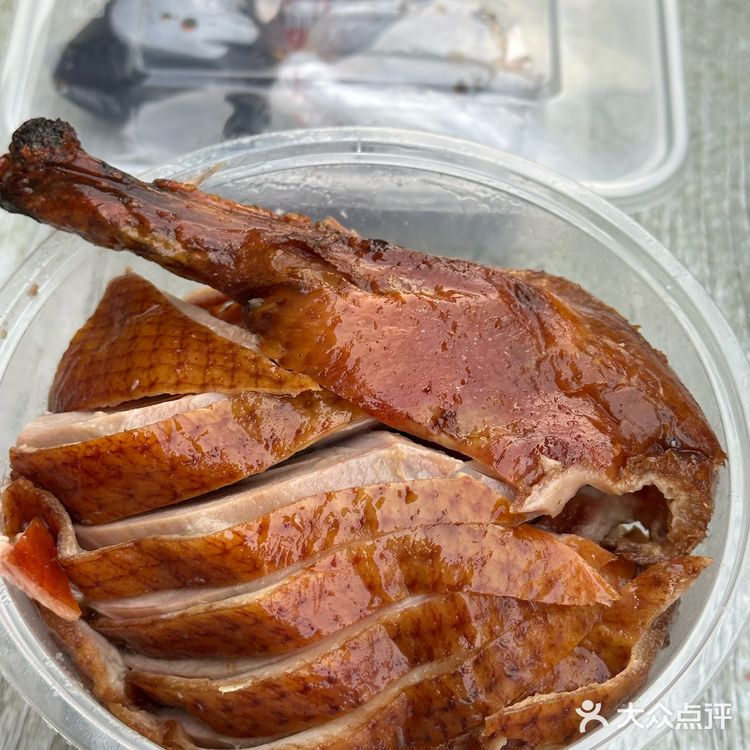 4件套是南京最伟大的发明。盐水鸭烤鸭汤包鸭血馄饨