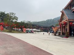 -十万大山布透温泉