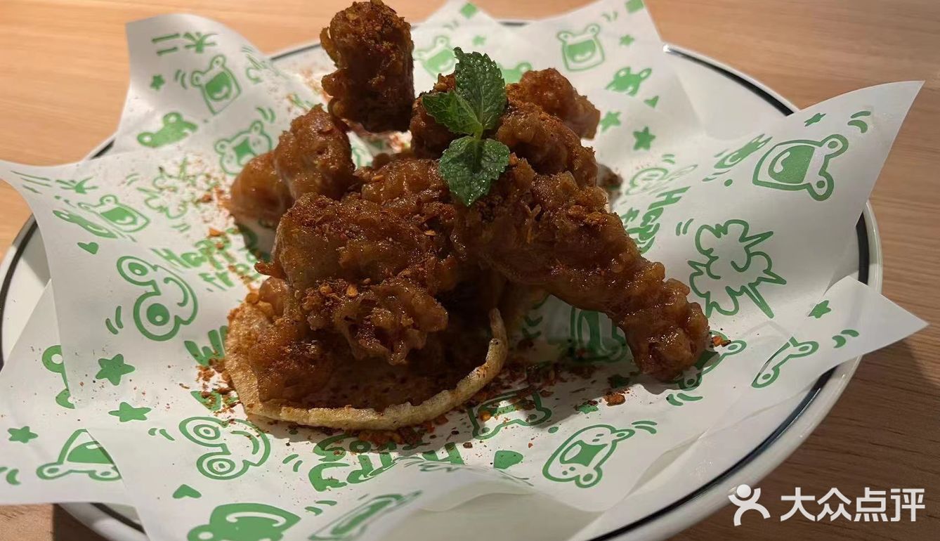 是一个适合年轻人的店。跟女朋友来吃饭很适合打卡留念奥