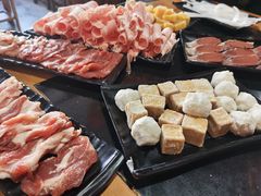 -果松木炭酸菜铜火锅·外婆参鸡汤