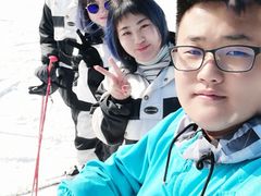 -采薇庄园四季滑雪场