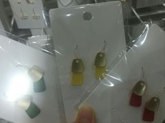 -名创优品(北京新中关购物中心地铁层店)