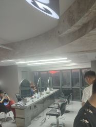 -宫铭烫发染发接发店