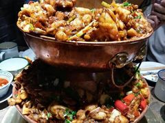-沪小二炭火蛙锅(淮海中路美食不夜城店)