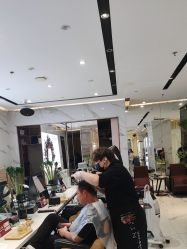 -罗亚帝造型·烫发染发