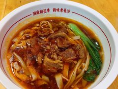 招牌红烧牛肉面-呷佬·长沙手工米粉(金沙江路店)