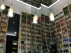 -钟书阁(松江泰晤士小镇店)