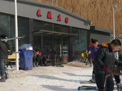 -采薇庄园四季滑雪场