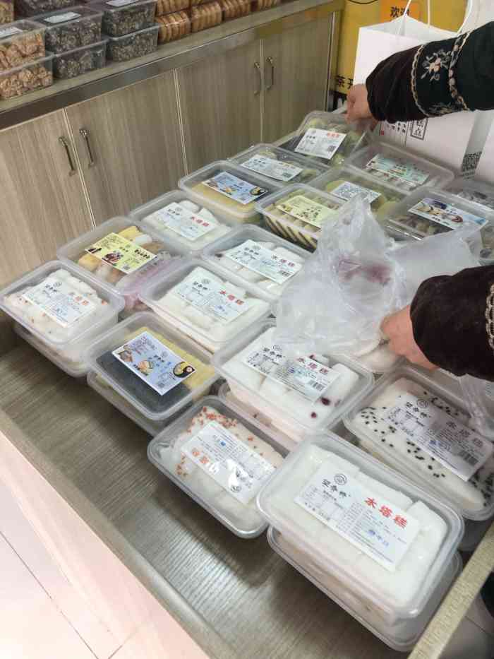 望春桥糕团(蓝天路店)-"位置在蓝天路上,很好找,店面明显,去的时.