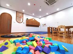 -抱抱熊托育中心(大悦城店)