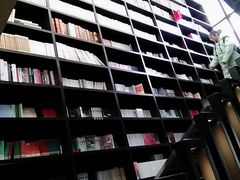 -钟书阁(松江泰晤士小镇店)