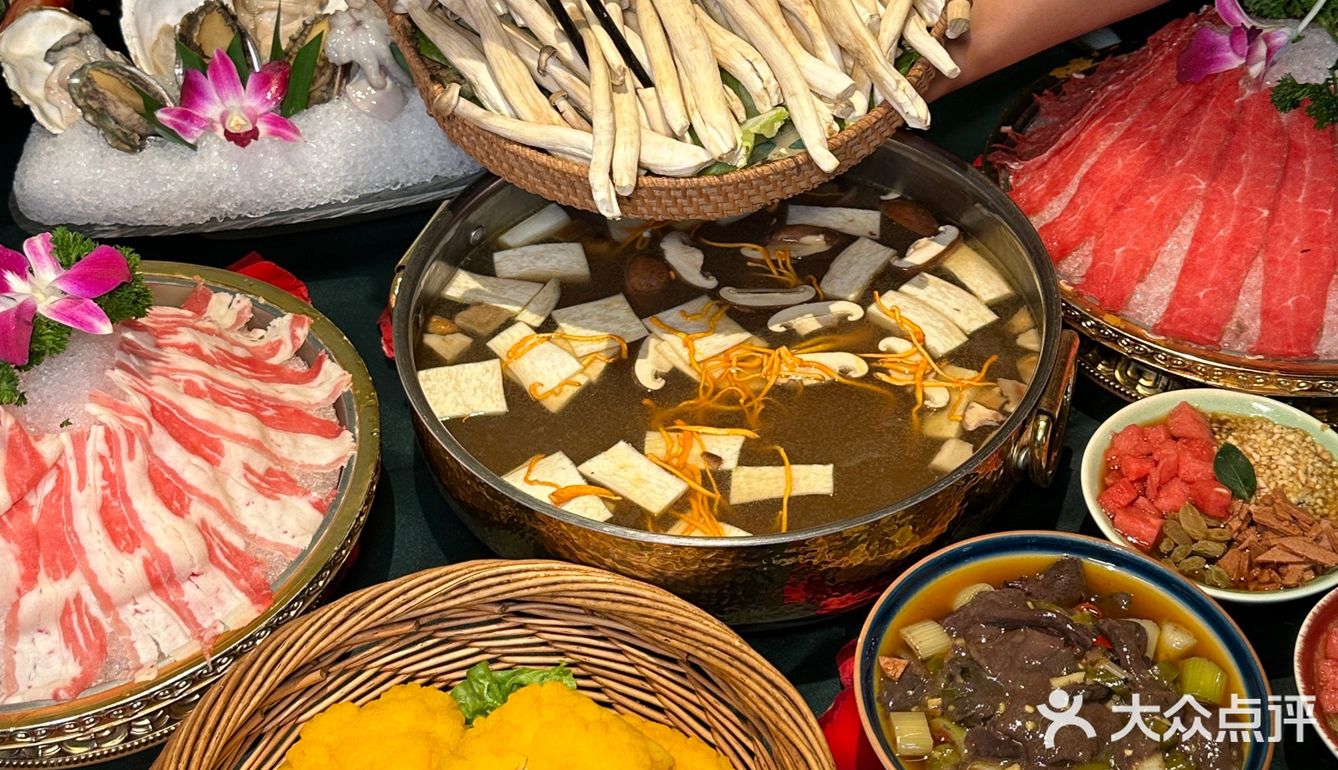正宗云南风味|一口就鲜掉眉毛的菌汤火锅！