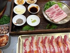 -围炉肉舍•炭烤活鳗•丹东海鲜烤肉(步行街店)