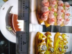 -雍容荟帝王蟹活龙虾展台自助(IFS黑金店)