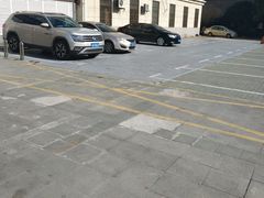 -海伦精致生活广场-停车场