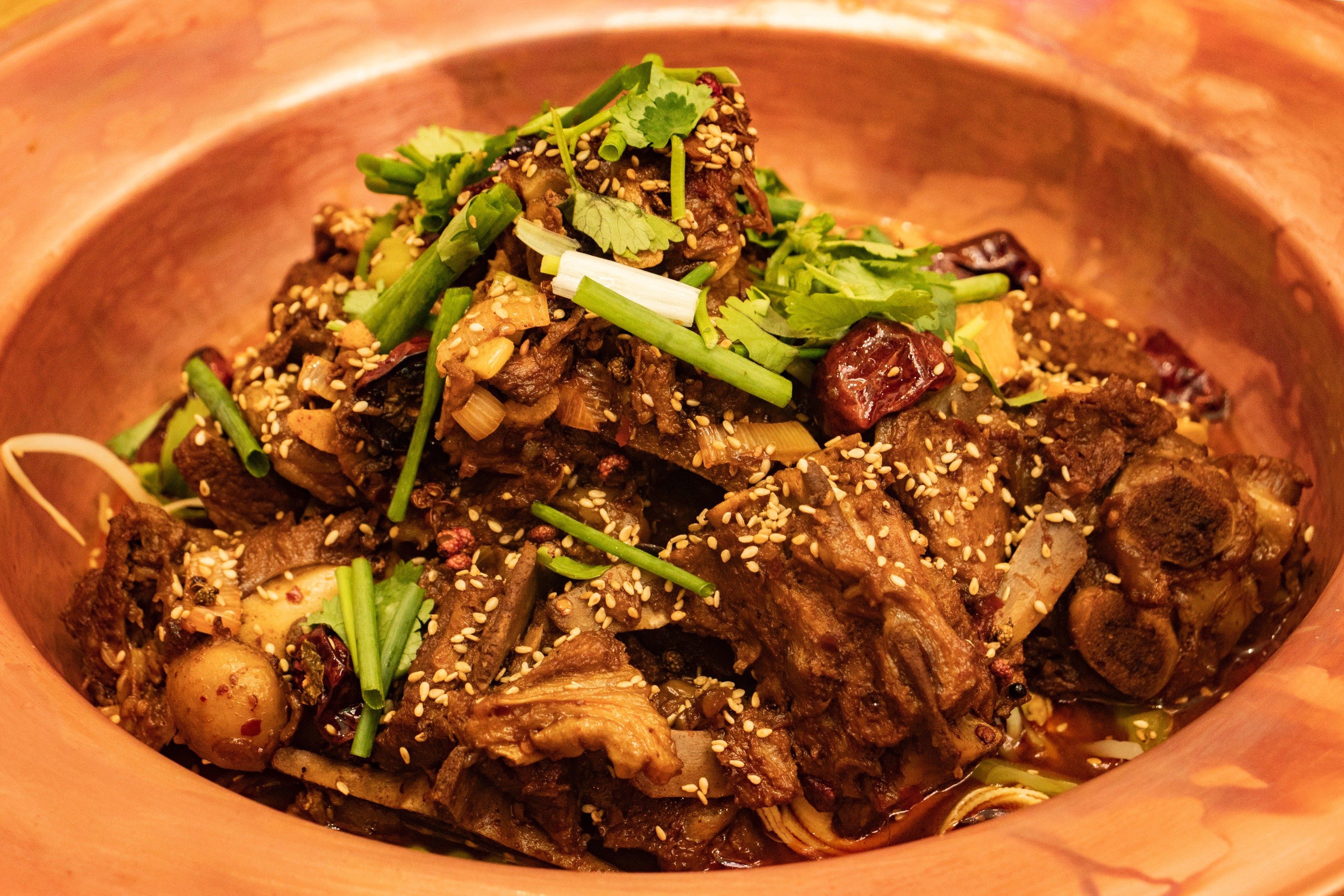 吃羊骨头也是一种有益的饮食习惯.它可以帮
