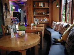 靠窗位-月亮眼花园餐厅书吧酒吧