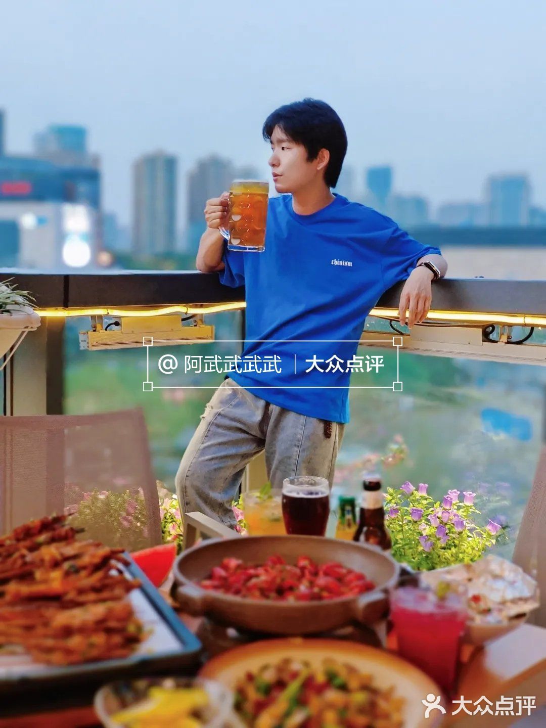 成都的夏天是不是快来了呀[害羞]和朋友喝酒吃小龙虾的宝藏天台