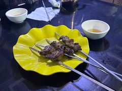 -烤肉小伙烤肉店