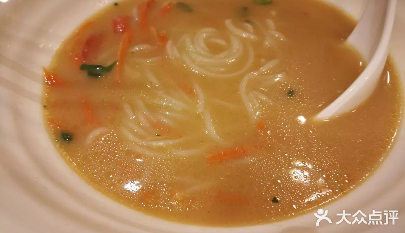 肉夹馍以及三鲜米线，肥肠米粉