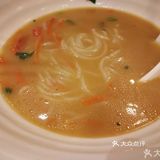 肉夹馍以及三鲜米线，肥肠米粉