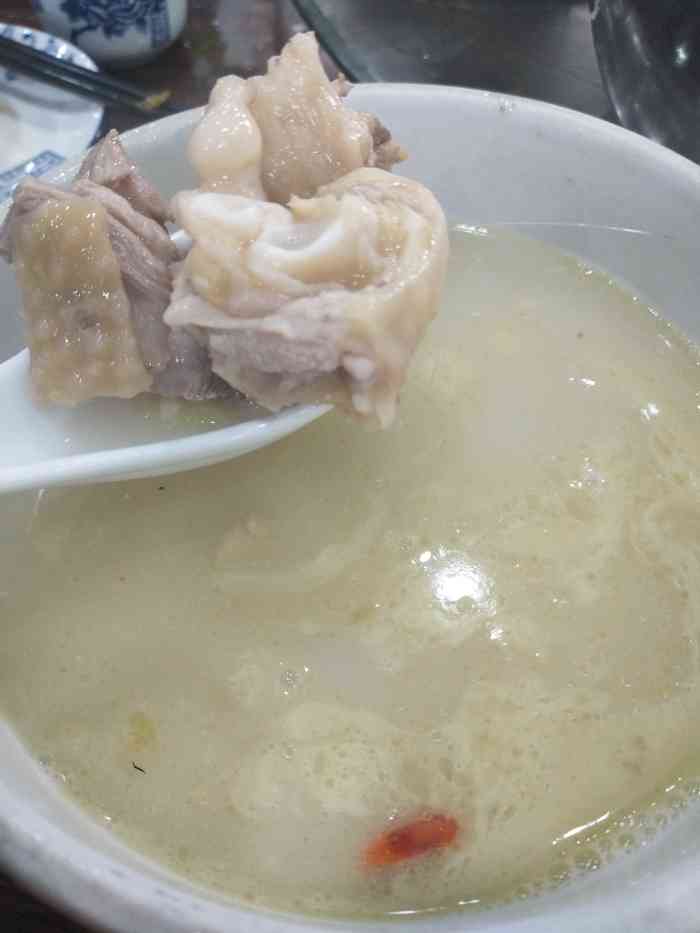 山姜头鸡汤-"去廉江玩,别人推荐廉江的山姜头鸡汤,搜了.