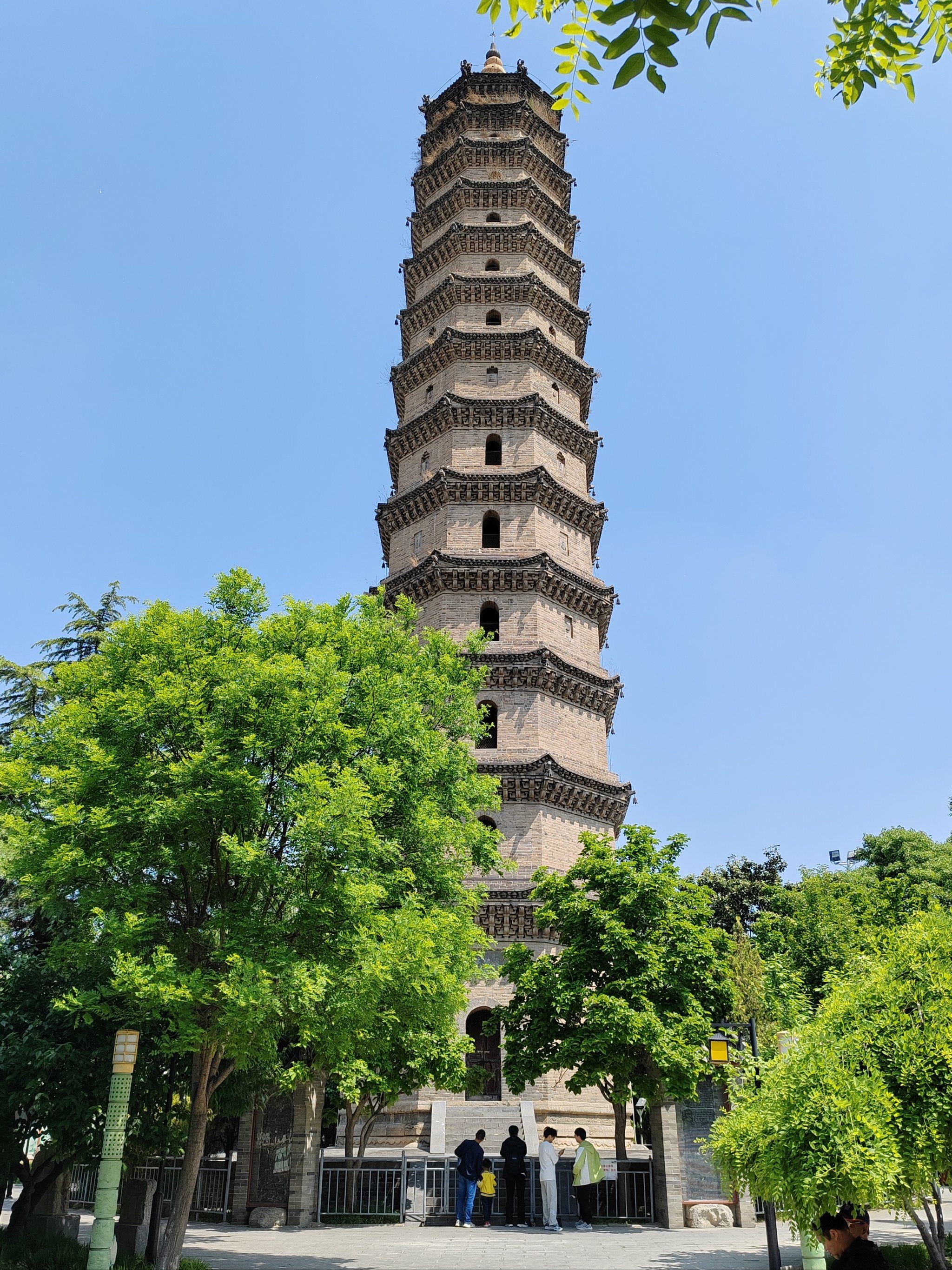 n以塔为中心建了个公园,其中还有塔文化博物馆.
但