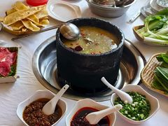 -鲁朗纳麦石锅鸡庄园