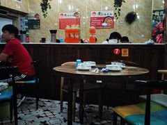 大堂-峰味香.酱香米线.黄焖鸡(定西路店)