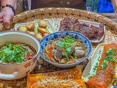 -爆炸头阿姨小四川正宗川味小吃(无任何分店)