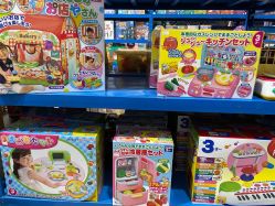 -逝水玩具折扣店