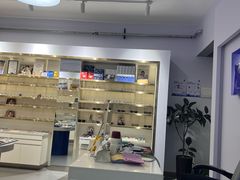 -视野联行眼镜•蔡司•依视路(温江店)