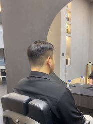-老肖男士理发店