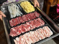 -果松木炭酸菜铜火锅·外婆参鸡汤