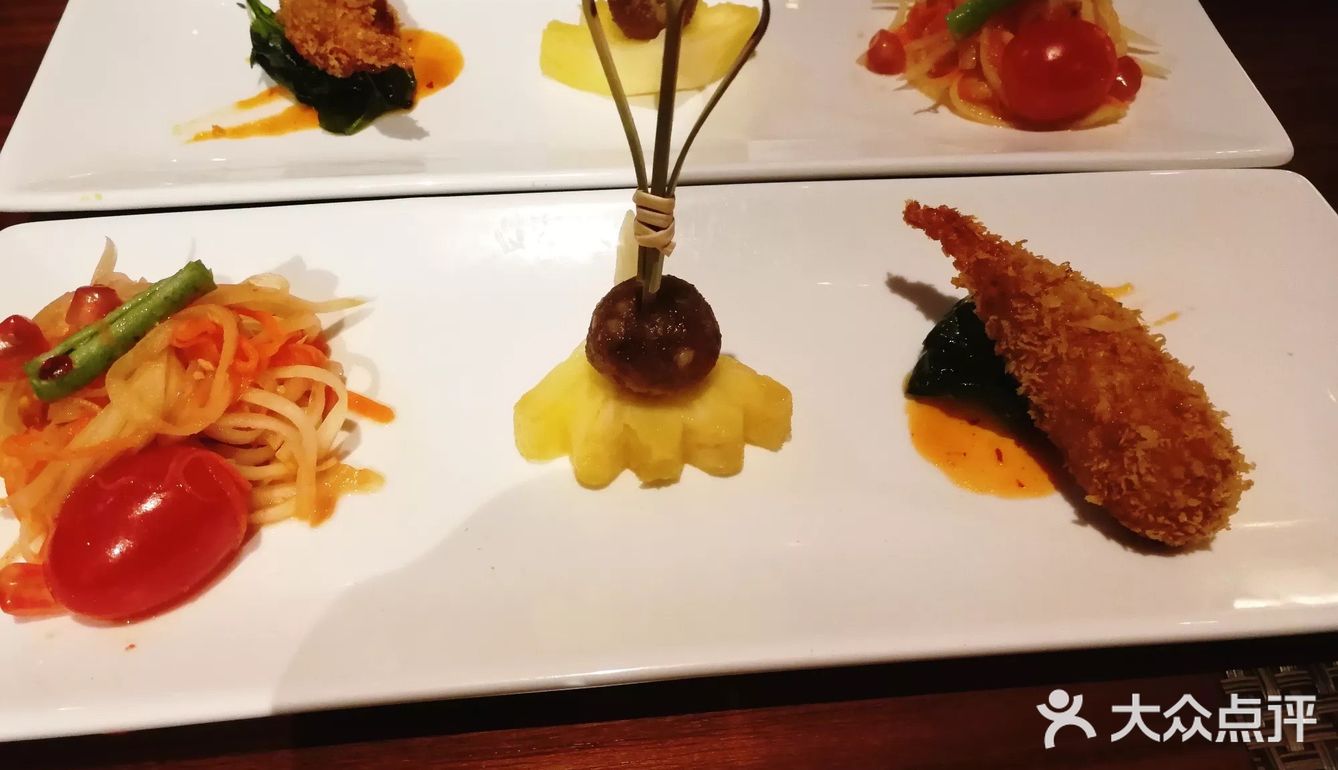虾肉咬到嘴里特别满足！这里的甜品都做的很出色