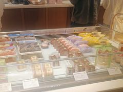 面包甜点陈列柜-奈雪的茶(新天地广场PRO店)