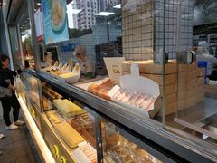 面包甜点陈列柜-鲍师傅糕点(江苏路店)