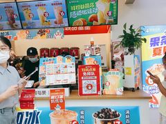 -蜜雪冰城(万达广场外B号门门口外集装箱店)