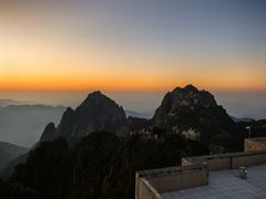 -黄山光明顶山庄