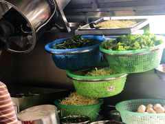 自助调料区-后街女孩肠粉店