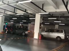 -虹桥火车站-停车场