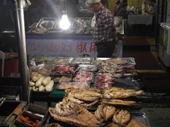 -布尔津河堤夜市