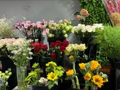 -何兮花店·气球派对鲜花店(马桥银春路万科城店)